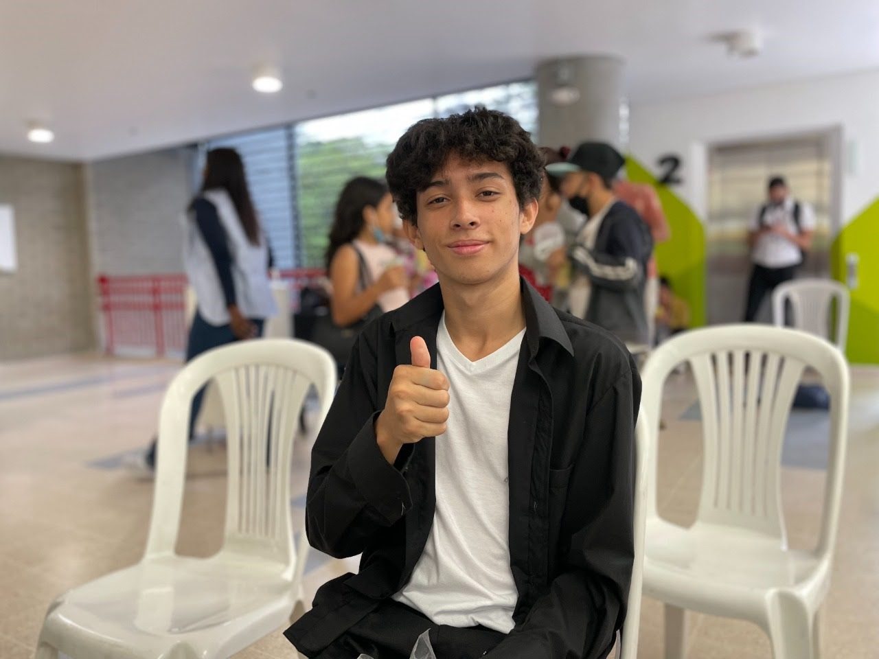  Estudiantes de Medellín volverán a ver sus sonrisas en los salones de clase, ahora sin el tapabocas
