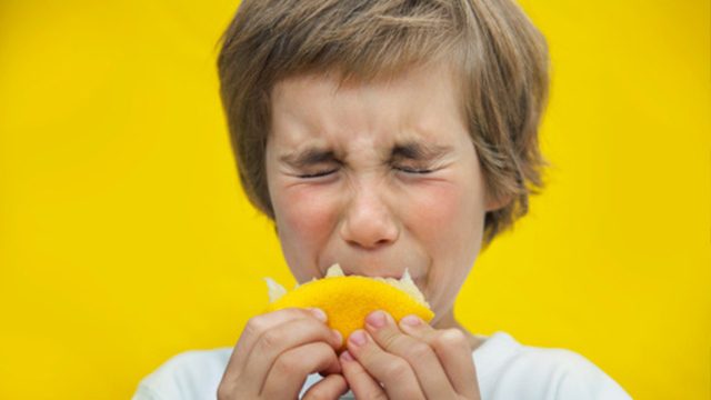  ¿Por qué arrugamos la cara cuando comemos algo agrio?