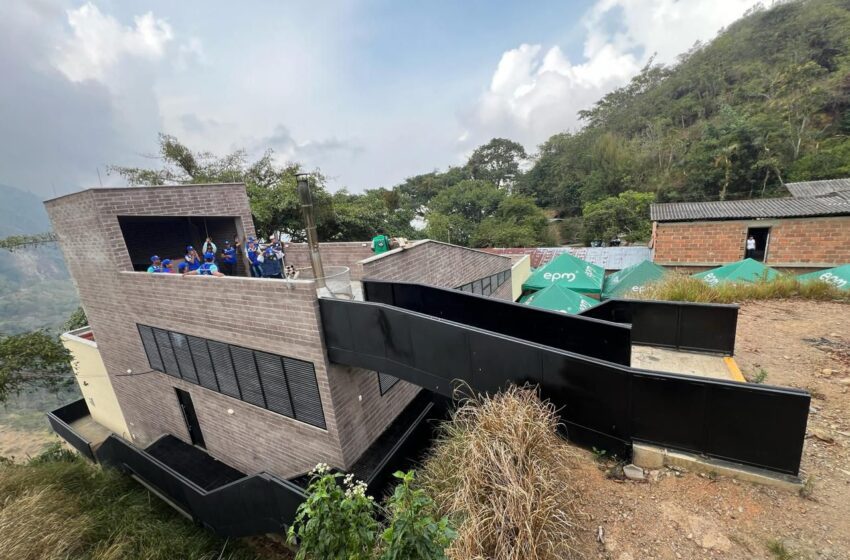  Antioquia inaugura nueva central de beneficio de café cereza