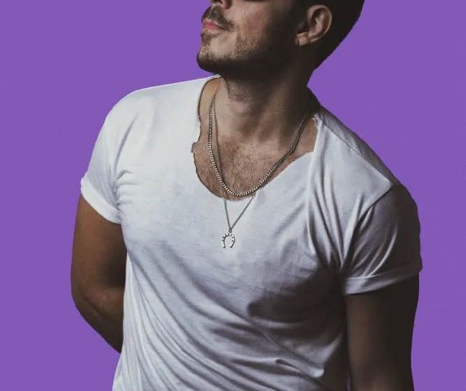 José Madero, músico y escritor Mexicano, llega a Medellín.