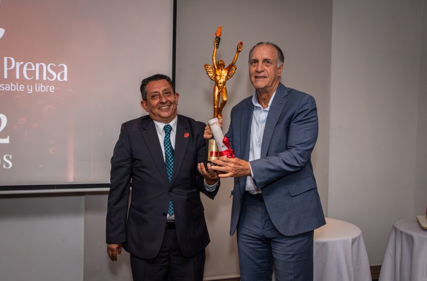  El Premio Club de la Prensa de Medellín: un reconocimiento al compromiso público.